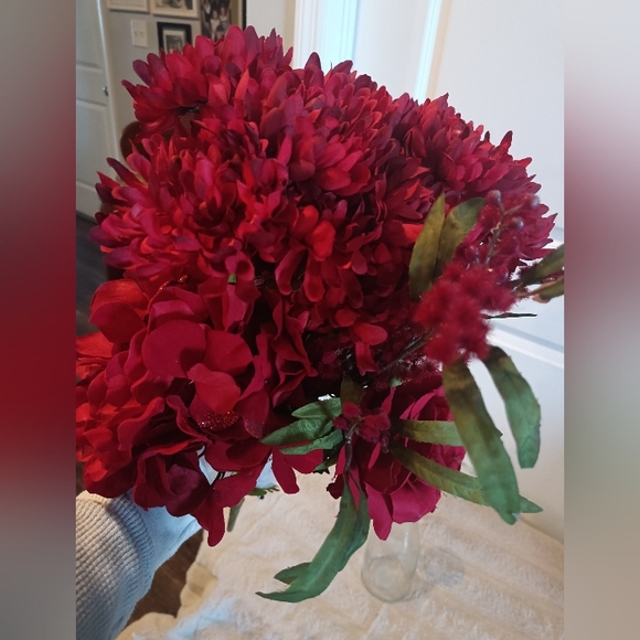 Other - Bouquet Of Faux Large Red Flowers